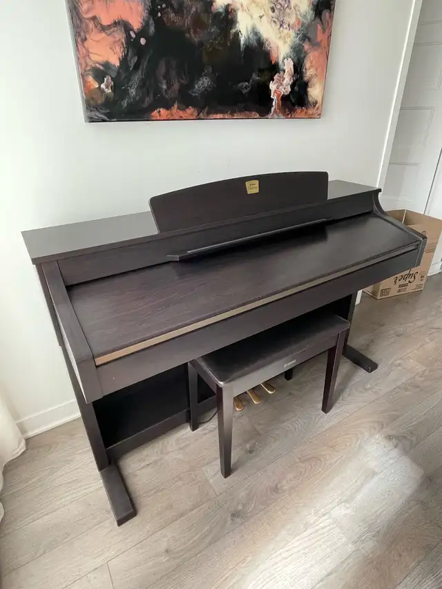 piano clavinova CLP-330 in Pianos & Keyboards in Laval / North Shore - Image 5