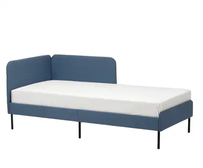 150$ Lit 1 place. Pour les petits espaces peut servir à la fois de divan et de lit. Le cadre de lit...