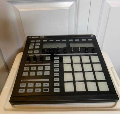 Native Instruments NI Maschine Controller MK1 in Performance & DJ Equipment in Burnaby/New Westminster