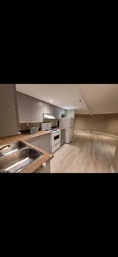 1 Bedroom ALL INCLUSIVE Basement Apartment - Renovated