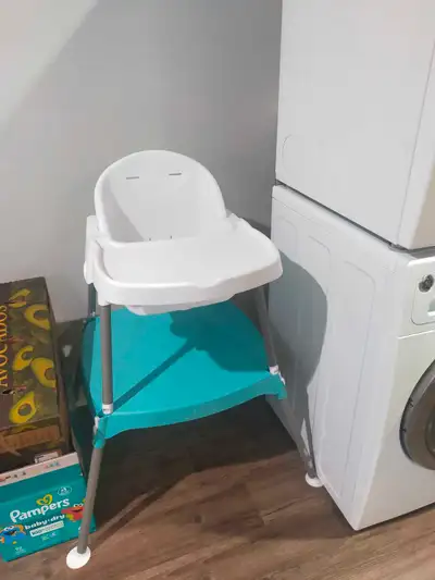 Baby high chair in good condition. Chair can be removable from table or can be put it again to make...