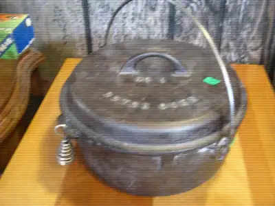 Marmite en fonte GSW NO 8 DUTCH OVEN de 4 litres., View more
