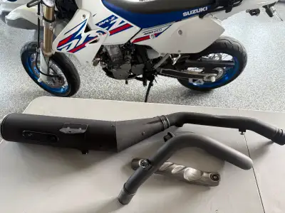 DRZ stock full Exhaust Practically new 500km on it