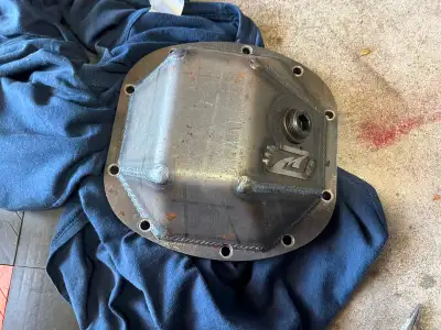 The Motobilt Dana 30 HD steel diff cover has many features that separate it from others. The Dana 30...