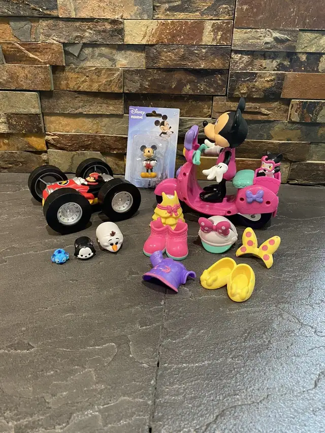 Assorted Disney Toys ~ Mickey, Minnie and Tsum Tsum