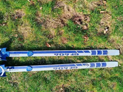 Cross country skis, View more