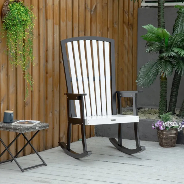 Wooden Rocking Chair in Chairs & Recliners in Markham / York Region