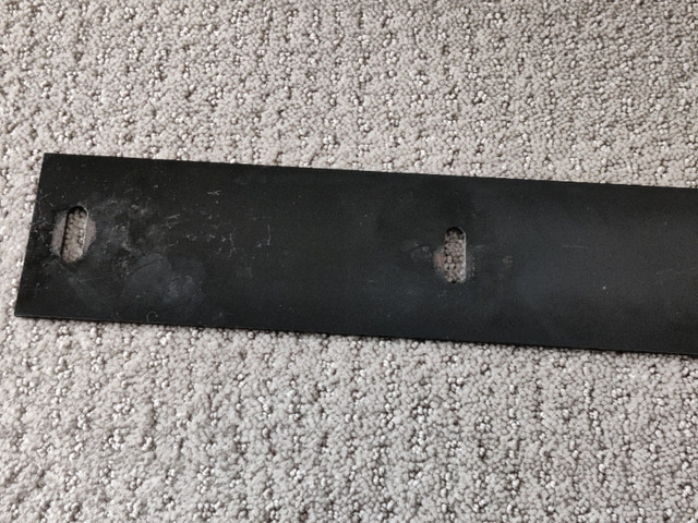 Snowblower / Snow Throwers - 24" Blade Scraper Bar - 1738301 in Snowblowers in Calgary - Image 3