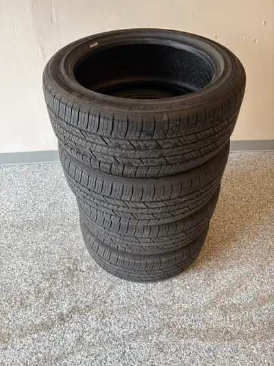 GOODYEAR ASSURANCE MAXLIFE 95% Tread remaining 235/45R18 94V All Seasons Tire