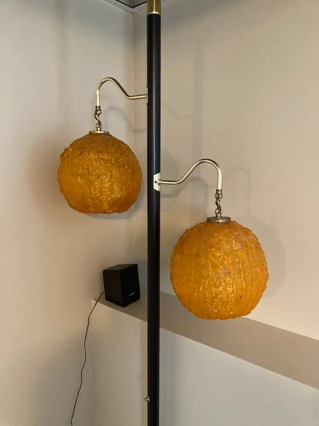 Mid century Modern lucite tension pole lamp63234885645827121