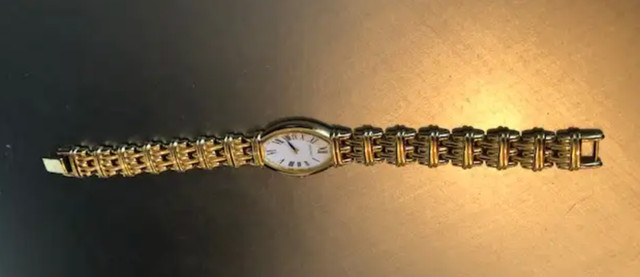 Gold Seiko Watch with Roman Numerals in Jewellery & Watches in City of Toronto - Image 3