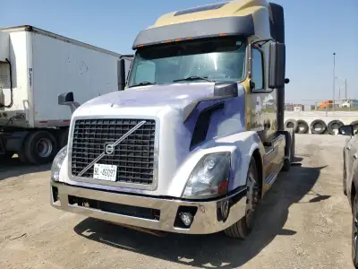 I have a 2008 volvo for parts out New hood, new headlight, new driver bucket seat, fuel tanks, Trans...