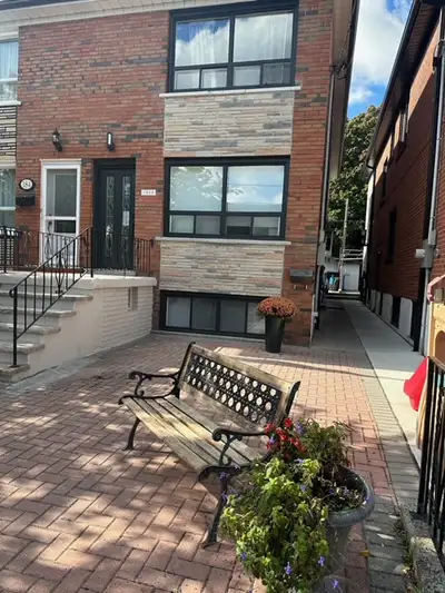 Fully furnish Bachelor unit, nice decor, Double size bed, private bathroom, private kitchenette, pri...