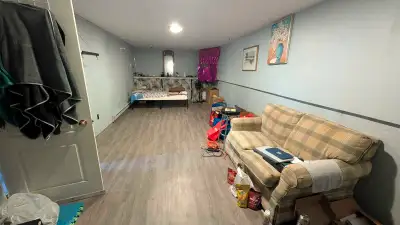 A private room with seperate bathroom available in Newmarket. Nearest intersection Davis and Alexand...