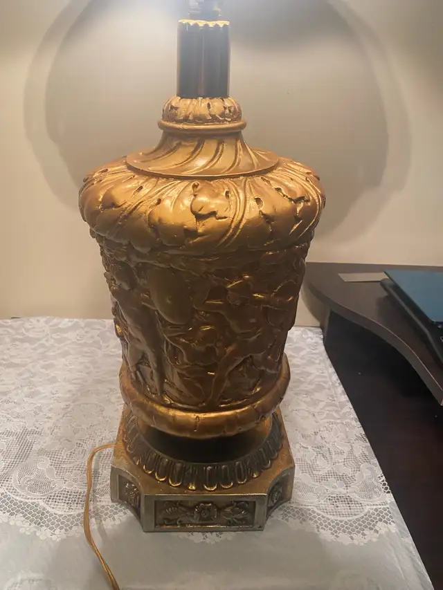 Art Nouveau Amber Slag Glass Lamp Brass/Plater Base 30” High in Indoor Lighting & Fans in Hamilton - Image 4