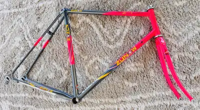 Zunow Z1 58 cm Vintage Bicycle Frame and Fork, View more