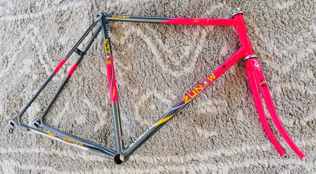 Zunow Z1 58 cm Vintage Bicycle Frame and Fork in Frames & Parts in City of Toronto - Image 2