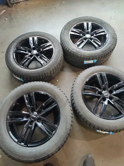 4 mags pour Macan 2018 avec capteurs de pression et pneus Nokian Hakkapelitta 9 encore bon pour 1 sa...