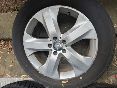 Selling used set of 4 19" Mercedes rims will fit ML or GLE w164 and w166. All the rims are not bent...