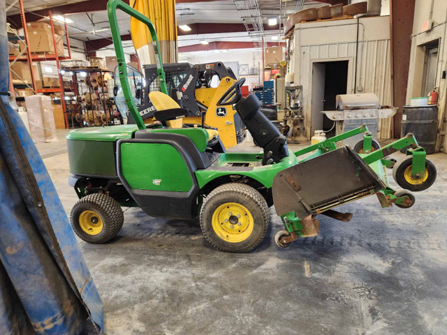 1435 John Deere mower in Lawnmowers & Leaf Blowers in Regina - Image 3