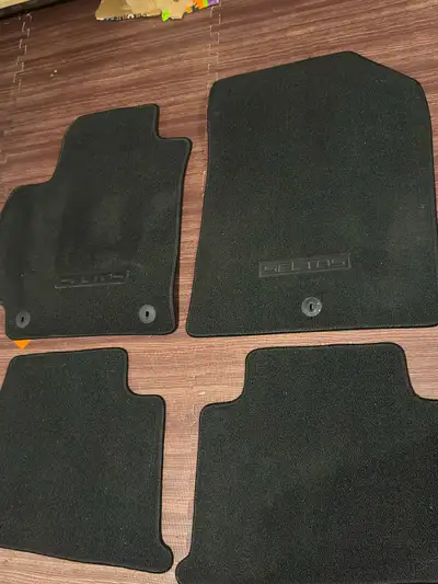 Genuine Kia Carpet Floor Mats 4 PC carpet Floor Mats OEM- almost new! Fits vehicles Kia Seltos Year...