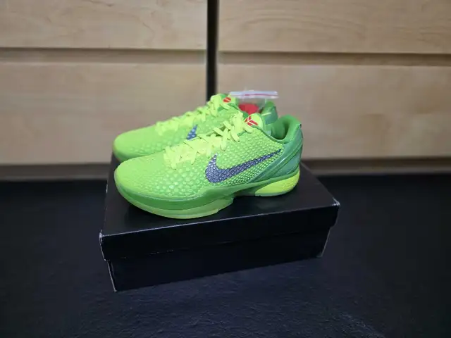 Kobe 6 Protro Grinch size 8 in Men's Shoes in Mississauga / Peel Region - Image 2
