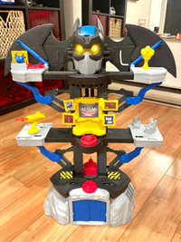 Batman Tower and Batmobile