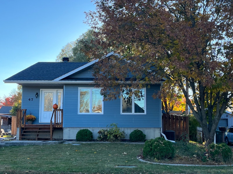 Bright 3 bedroom apartment + detached studio available Oct 1 Long