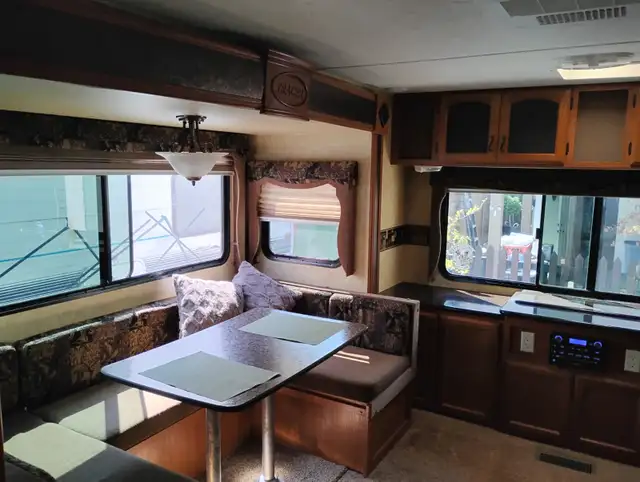 27 ' travel trailer with 2 slides in Travel Trailers & Campers in Port Alberni - Image 11