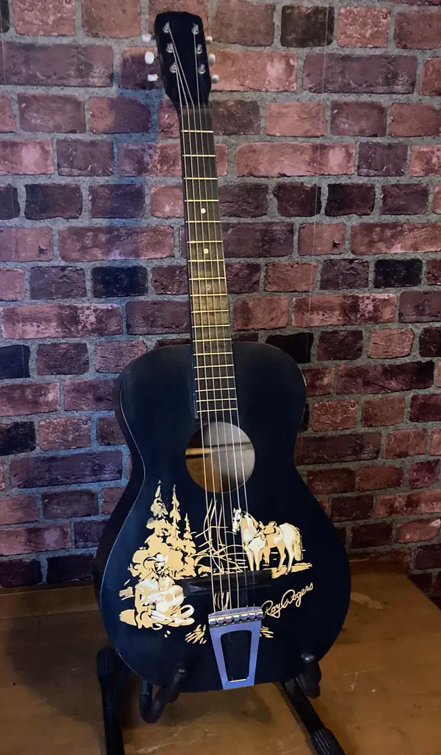 1958 Harmony Roy Rogers Right-handed /droitière guitar in Guitars in West Island - Image 2