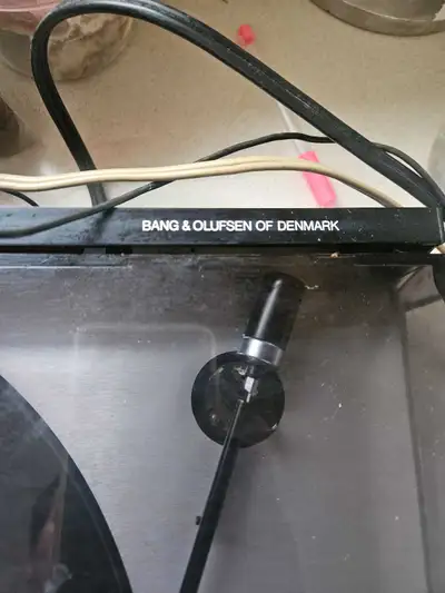 Listen to your favourite records with this Bang & Olufsen Beogram 1602 turntable! Original cartridge...