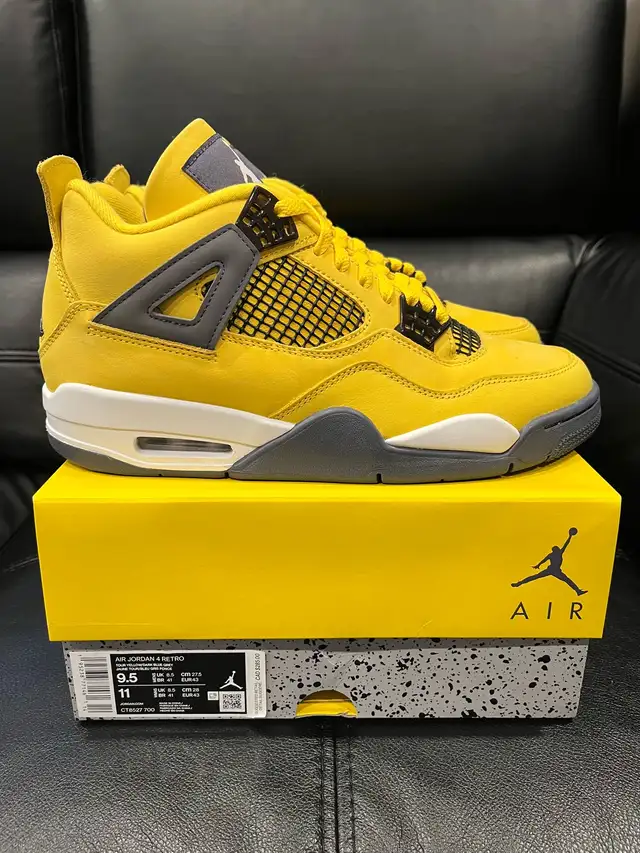 Air Jordan 4 Retro • Lightning • Size 9.5 in Men's Shoes in City of Toronto - Image 4
