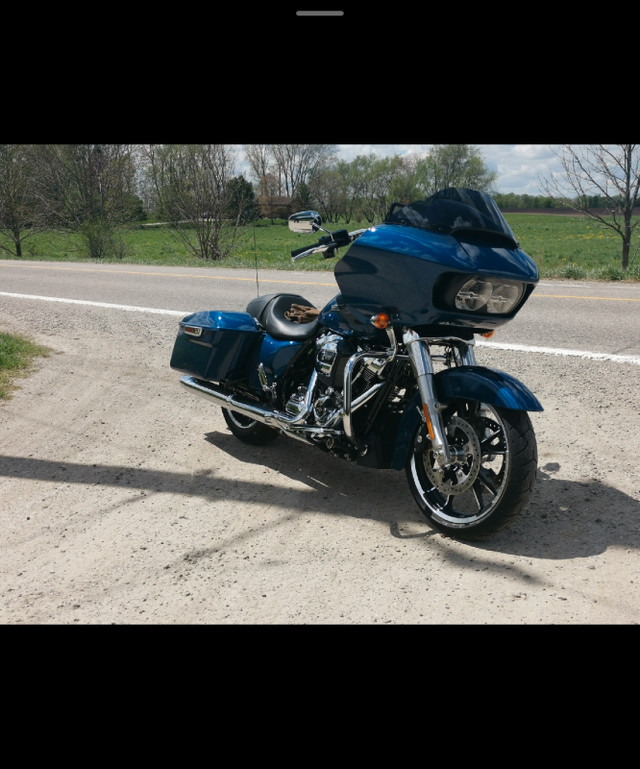 2022 Harley Davidson Road Glide Reef Blue LOW MILAGE in Touring in Oakville / Halton Region - Image 2