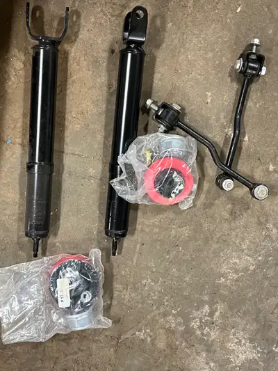 2012-2016 ram 1500 6” lift struts, complete with hardware and stab links Brand new in box rough coun...