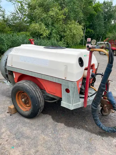 Pulvérisateur agricole Tifone Modèle Storm 1000 litres avec ventilateur Utiliser pour l’arrosage de...