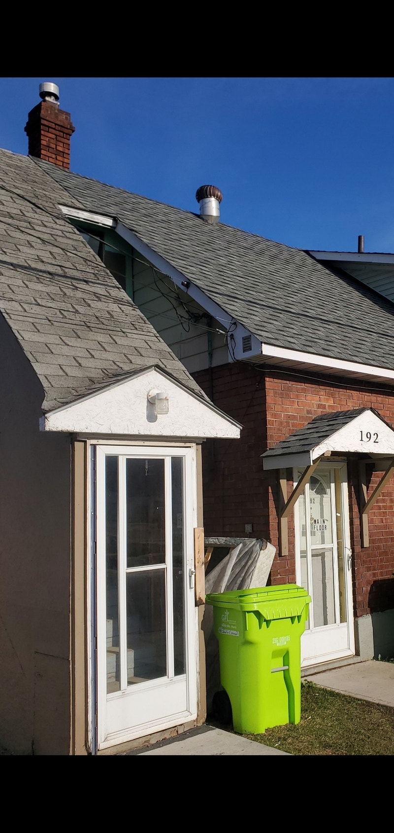 Bachelor 1 bed 1 bath upstairs unit in house available Aug 1st Long