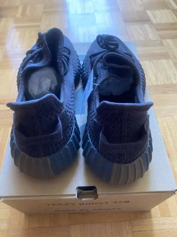 Adidas Yeezy 350 Boost in Men's Shoes in City of Toronto - Image 4