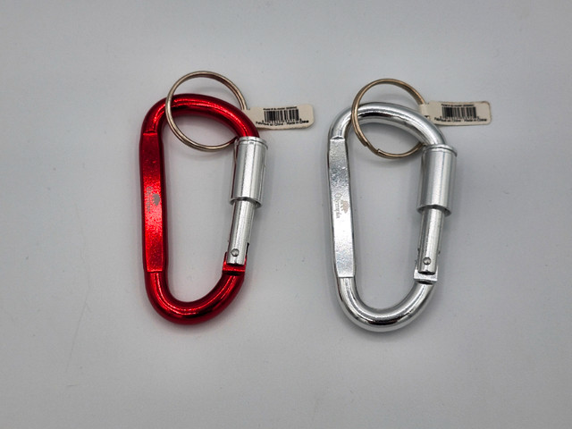 Olympia carabiners red or silver brand new / mousquetons neuf dans Appareils d'exercice domestique  à Ouest de l’Île