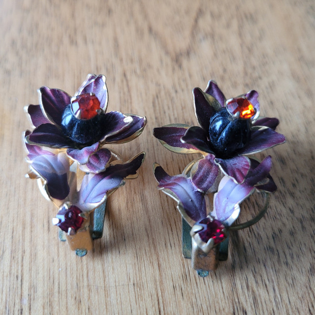 vintage costume jewelry - clip on earrings in Jewellery & Watches in Cole Harbour - Image 3