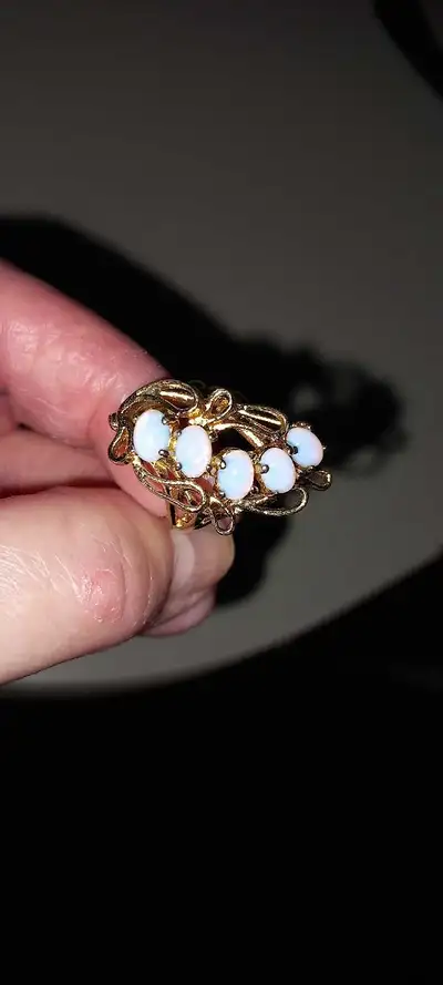 Womens ring costume jewelry with 5 opals gold plated