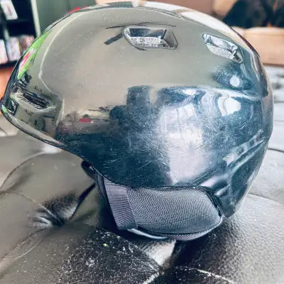 Youth size small snowboard helmet From SF home Pickup Weber and Allen