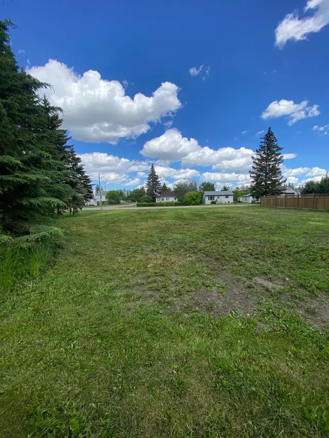 Double lot in Springside for sale  in Land for Sale in Saskatoon - Image 2