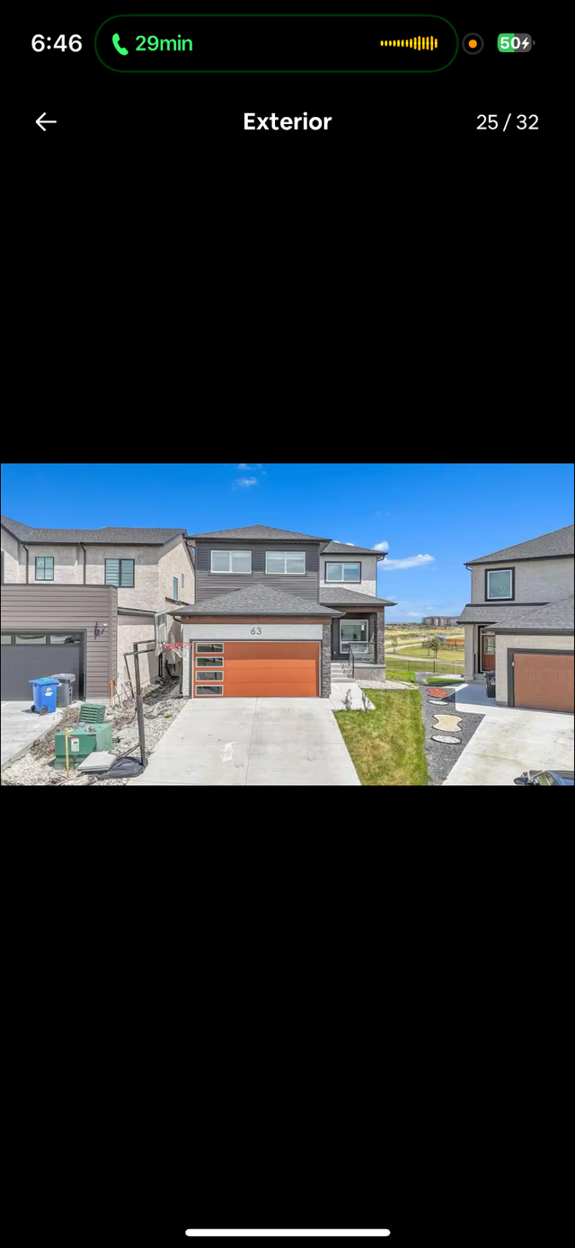 Spacious 4-Bedroom Family Home Overlooking the Lake in Manitoba in Canada - Image 4