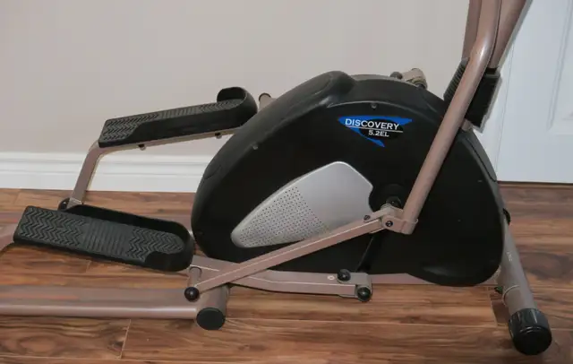 A Discovery 5.2 EL Elliptical Trainer exerciser by Keys Fitness in Exercise Equipment in Oshawa / Durham Region - Image 4
