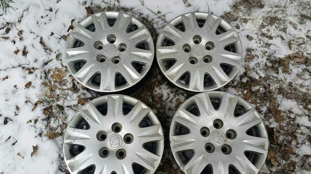 4 Honda Rims & Hub Caps 5×114.3. Also fit kia toyota  in Tires & Rims in Brantford