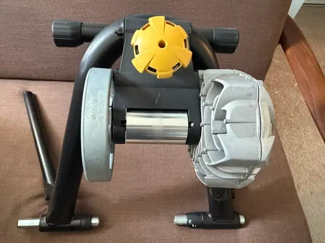 Saris - Fluid 2 - Bike Trainer - Like New in Mountain in Ottawa - Image 5