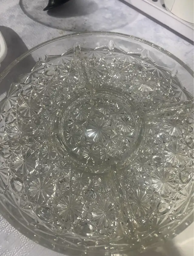 Glass dish477739907569438724