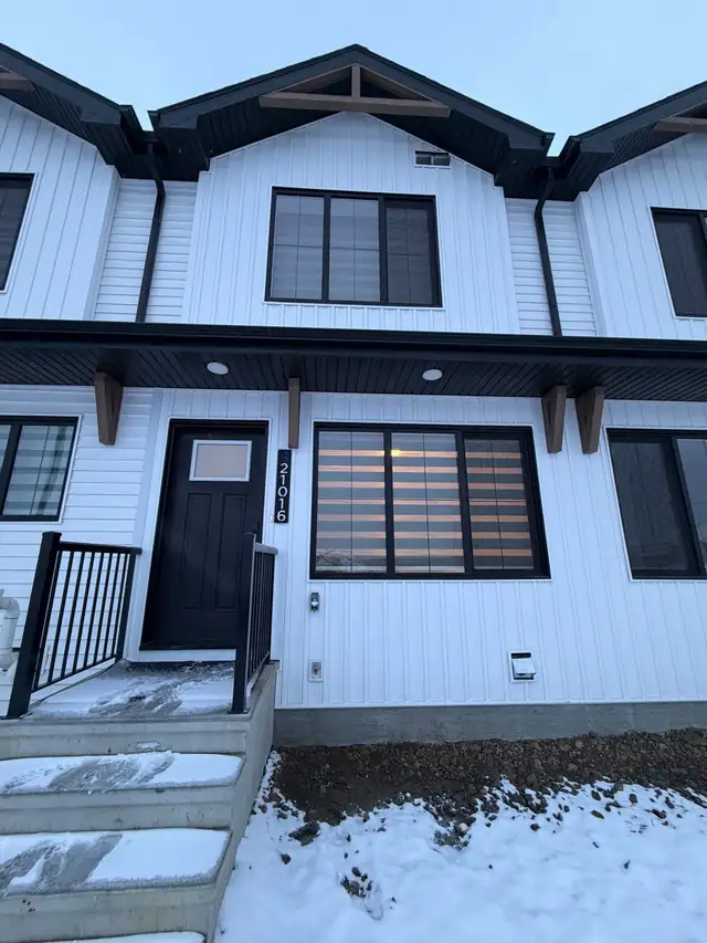 Townhouse 2 Beds, 2Baths