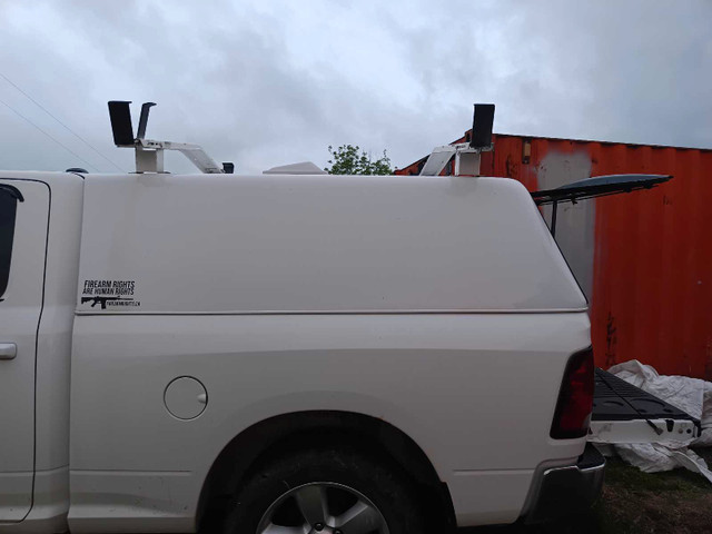 Truck cap  in Other Parts & Accessories in Trenton - Image 3