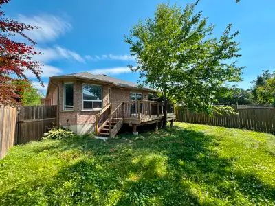 2-bdrm+Den/1.5 bath main floor unit. Parking/Utilities Included